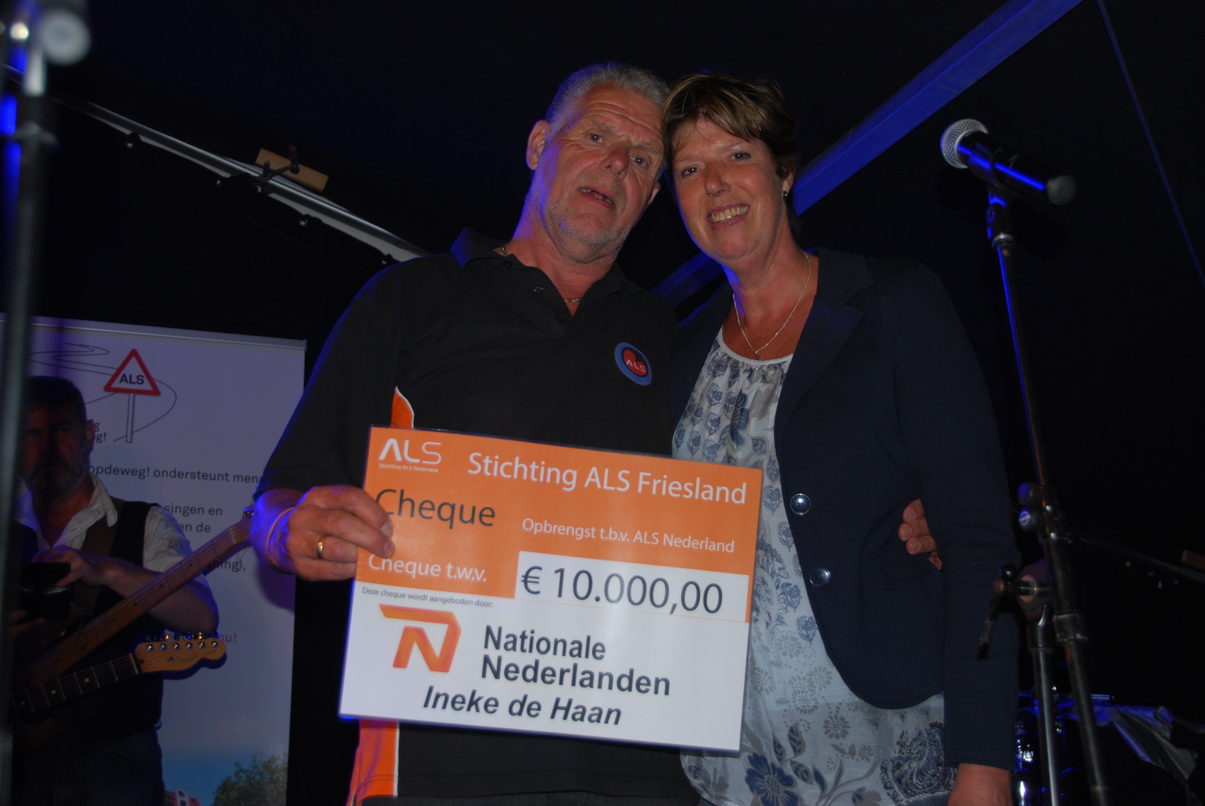 Donatie Nationale Nederlanden in ontvangst genomen door Ineke de Haan