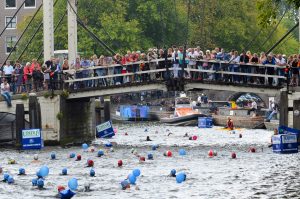 Amsterdam-City-Swim_overzichtzwemmersonderbrug-2014-89951